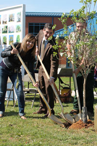 Arbor Day - Mayor Gillette and Principal Jaeger