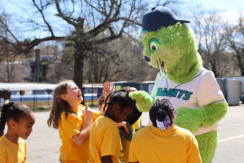 Hillcats mascot Southpaw with students at school read-a-thon event