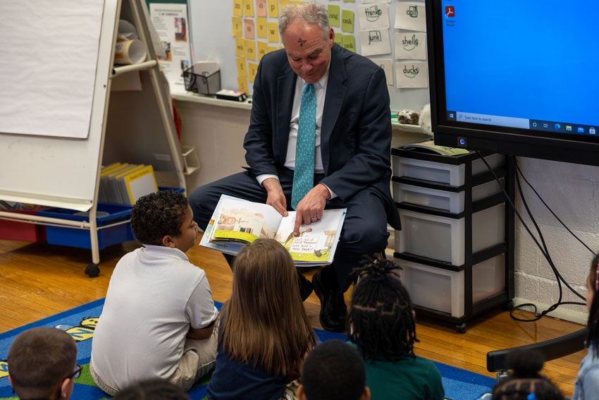 Senator Tim Kaine reading to elementary students